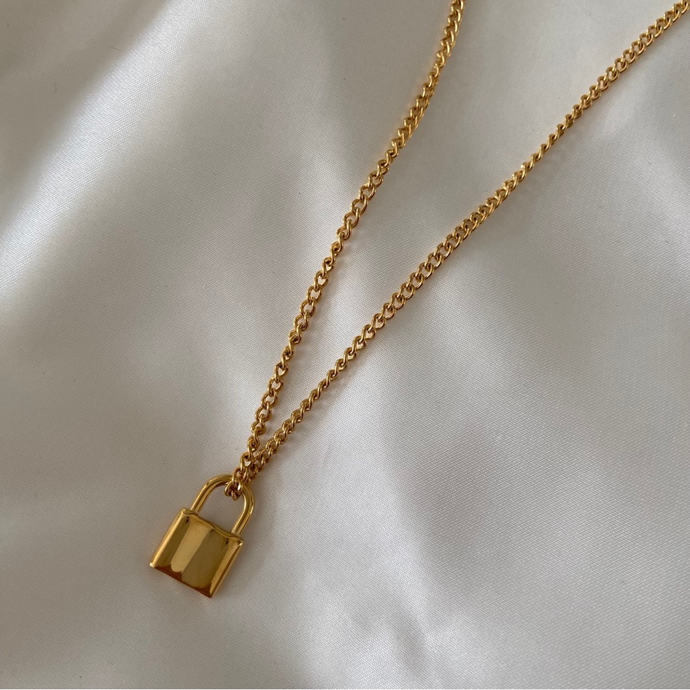 Vienna Necklace 🔒 - Picture 2 of 3